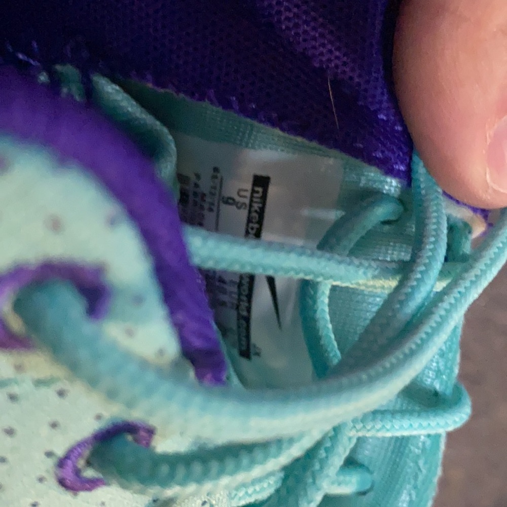 Roshe Runs Nike Sneakers - Picture 4 of 4